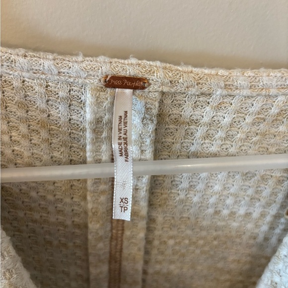Free People cream tan cowl neck oversized waffle knit sweater size S - Picture 16 of 16